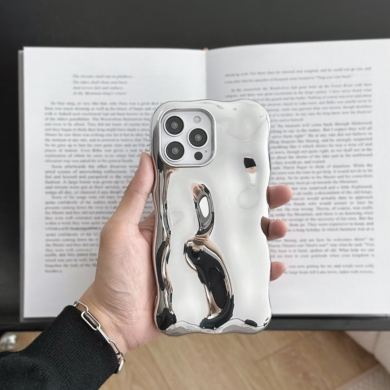 Cool Undulating Phone Case